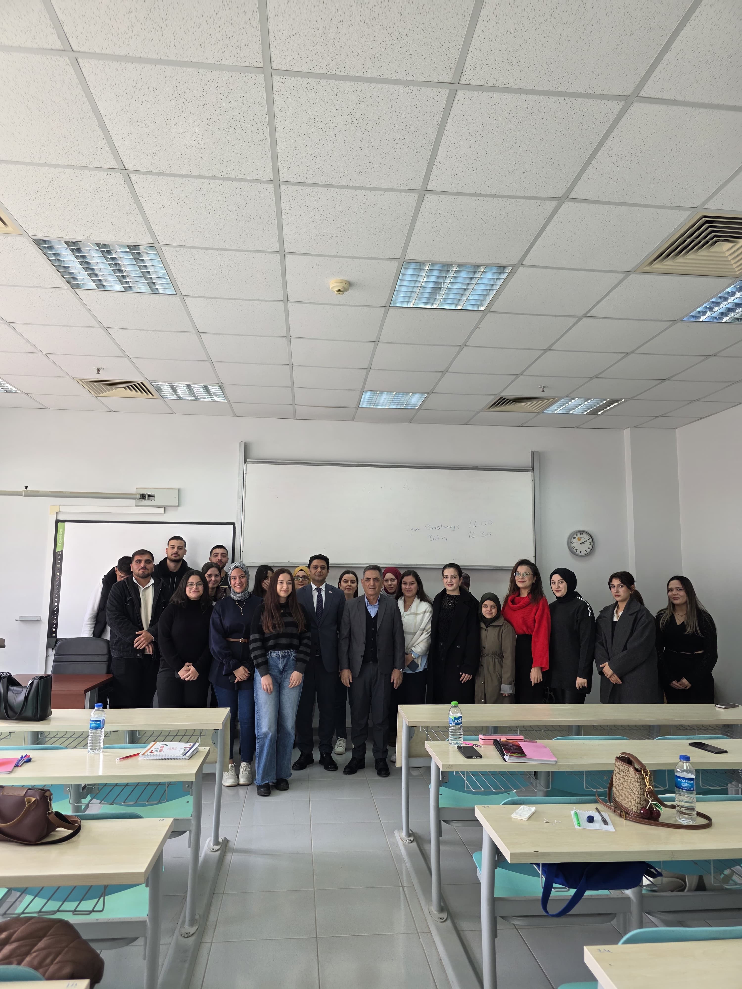 Kilis İl Göç İdaresi Müdürü, Kamu Politikaları dersinde öğrencilerle bir araya geldi