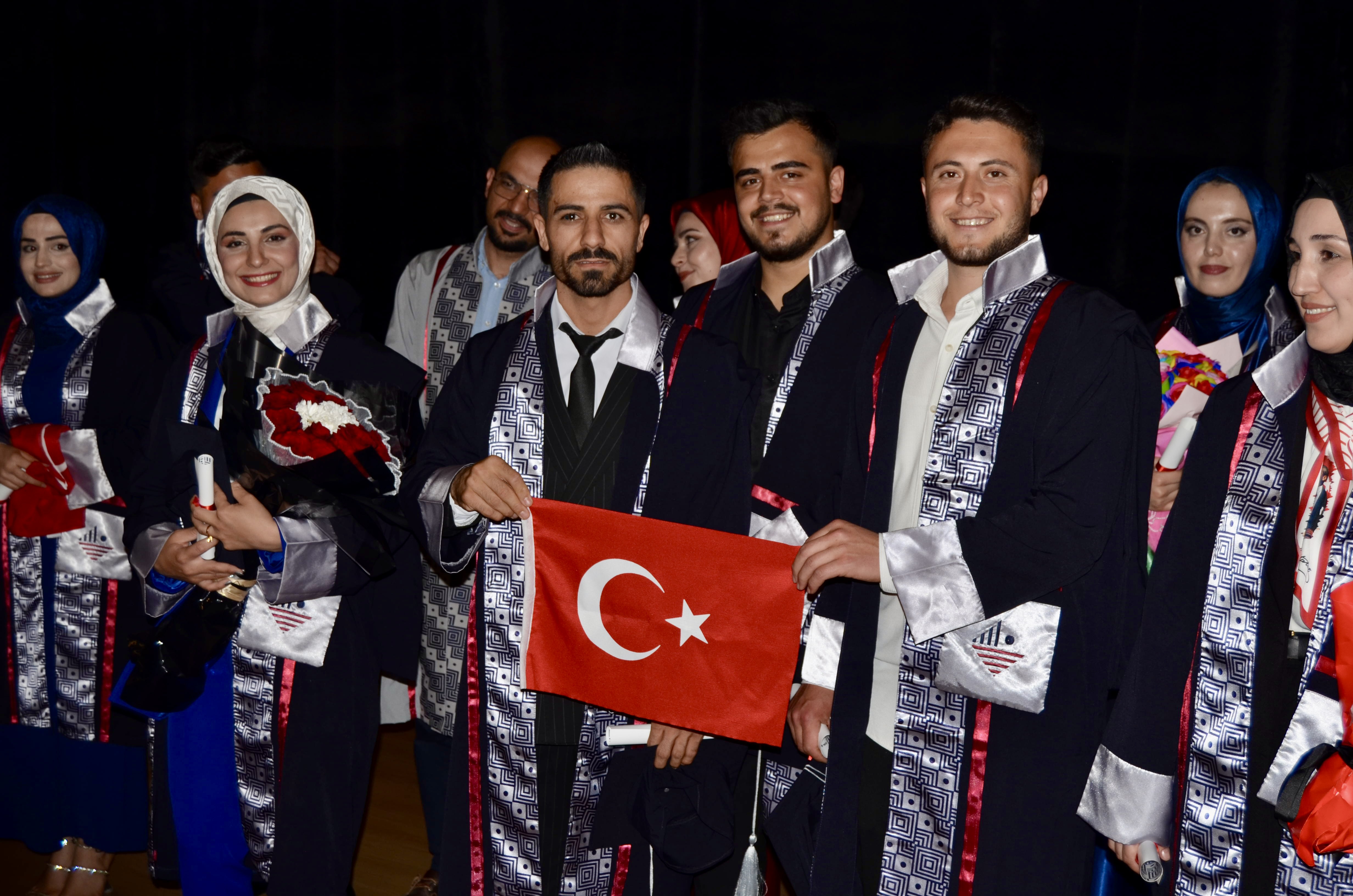 Kilis 7 Aralık Üniversitesi İktisadi ve İdari Bilimler Fakültesi (İİBF) 2025-2026 Eğitim-Öğretim Yılı Mezuniyet Töreni, kampüsümüzde düzenlenen coşkulu bir programla gerçekleştirildi